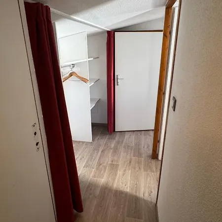 Val Set * فال تورُن